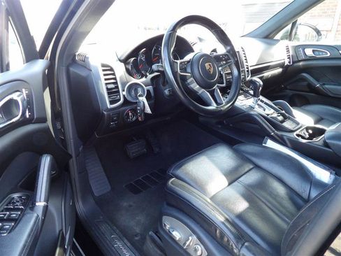 Used 2016 Porsche Cayenne image 10
