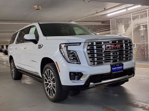 New 2026 GMC Yukon XL Denali w/ Denali Reserve Package image 3