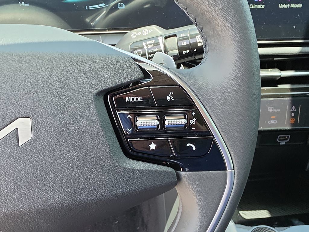 New 2026 Kia Niro SX Touring FWD image 32