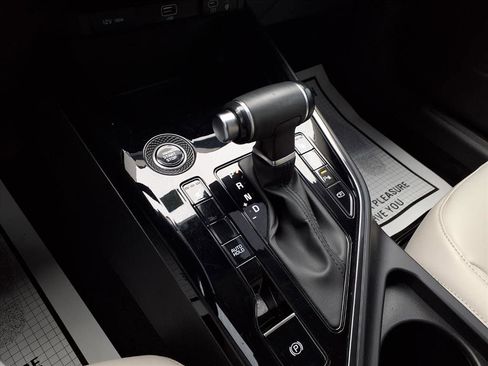 Used 2024 Kia Niro EX image 8