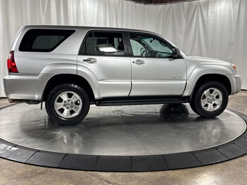 Used 2007 Toyota 4Runner SR5 AWD/4WD image 6