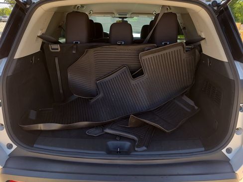Certified 2024 Nissan Pathfinder SV FWD image 8