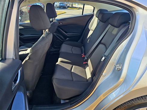 Used 2018 MAZDA MAZDA3 Sport image 17