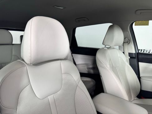 Used 2025 Kia Sorento S image 33