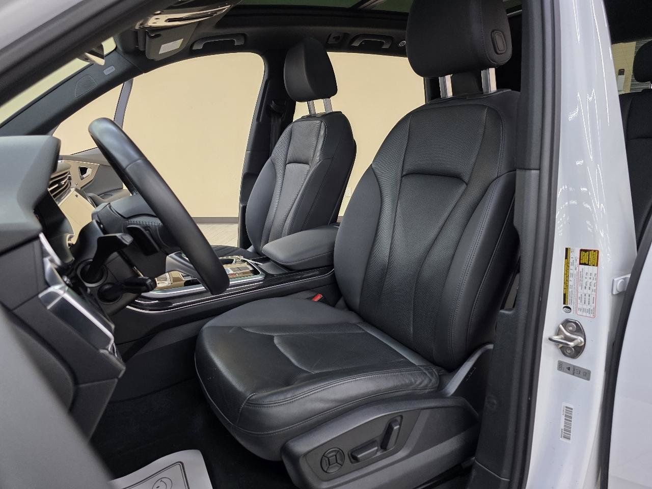 Used 2020 Audi Q7 3.0T Premium Plus w/ Premium Plus Package AWD/4WD image 19