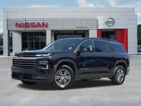Used 2026 Chevrolet Traverse LT FWD image 1