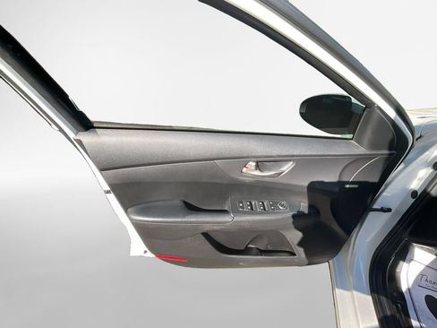 Used 2021 Kia Forte LXS FWD image 14
