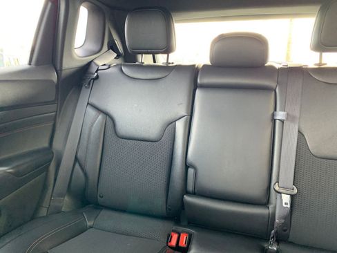 Used 2025 Jeep Compass Trailhawk image 38