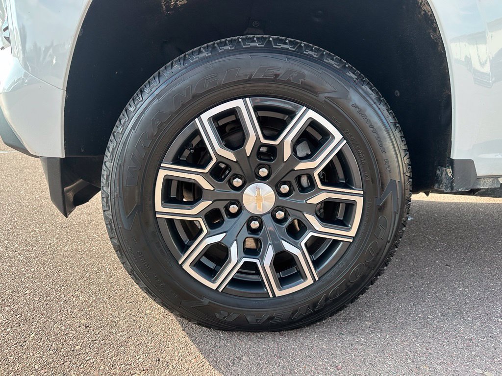 Used 2023 Chevrolet Colorado LT w/ LT Convenience Package III AWD/4WD image 39
