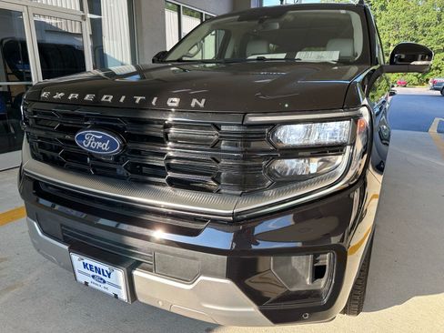 Certified 2025 Ford Expedition Max Platinum w/ Driver's Package AWD/4WD image 1