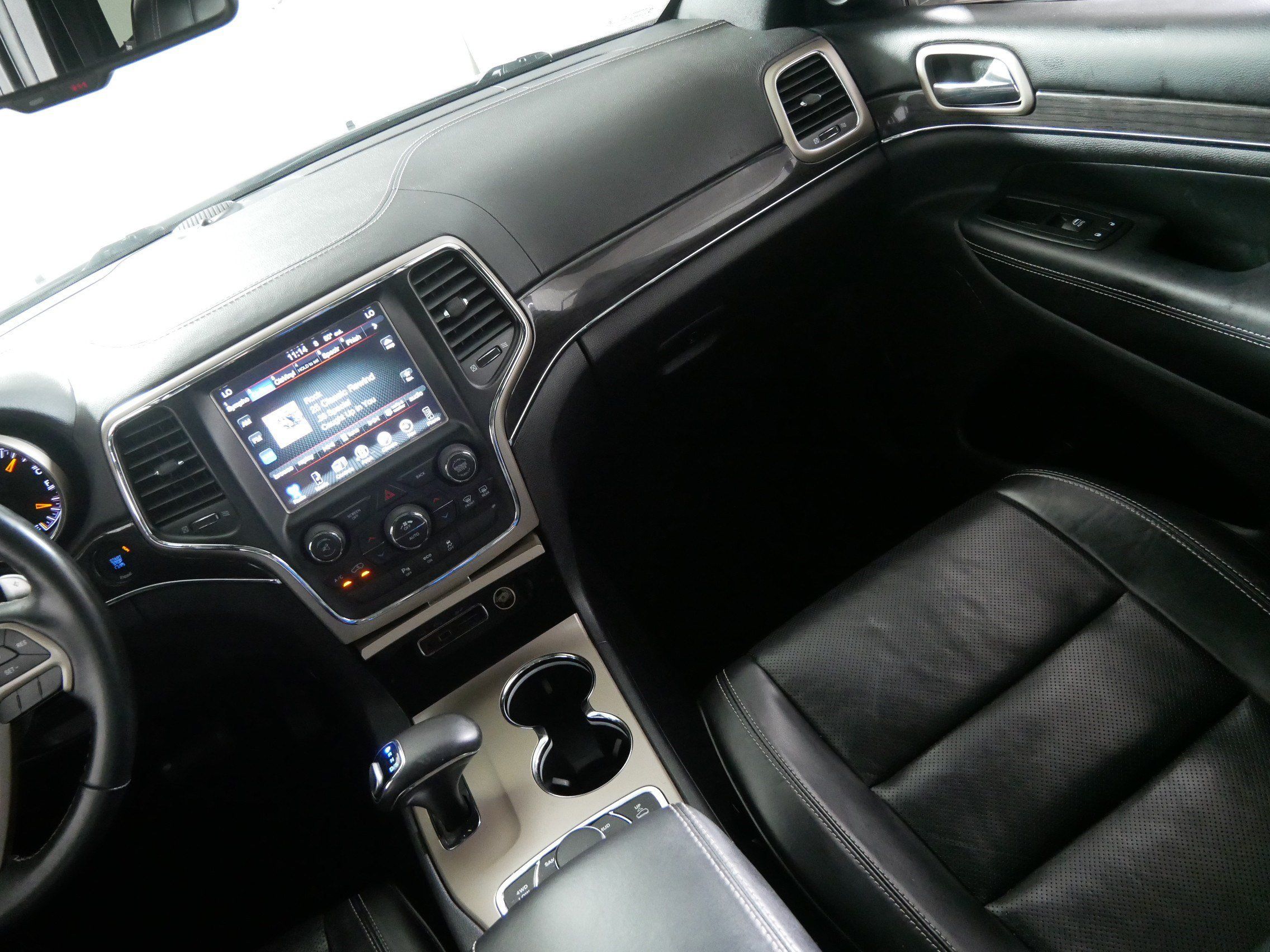 Used 2015 Jeep Grand Cherokee Overland AWD/4WD image 11