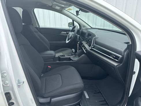 Used 2025 Kia Sportage LX image 16