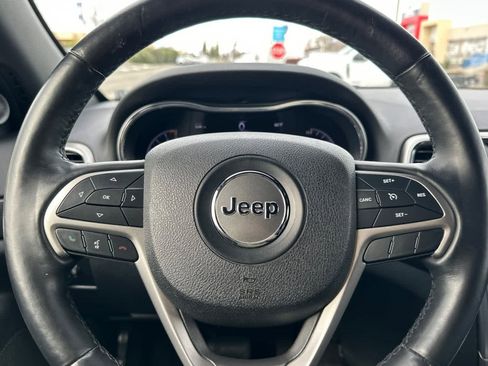 Used 2018 Jeep Grand Cherokee Altitude image 24