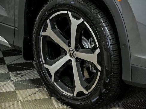 New 2026 Volkswagen Tiguan SE image 3