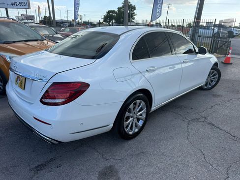 Used 2017 Mercedes-Benz E 300 4MATIC image 4