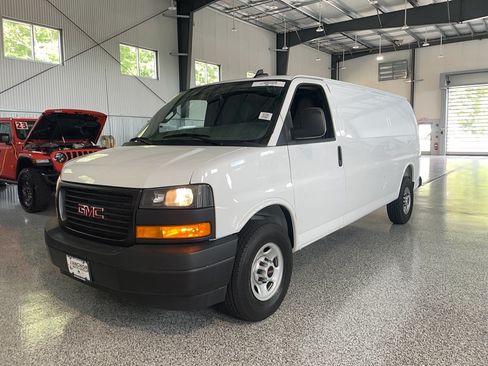 Used 2025 GMC Savana 3500 Extended RWD image 3