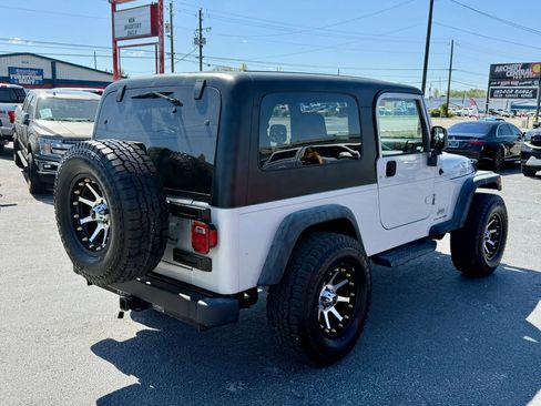 Used 2006 Jeep Wrangler Unlimited w/ Premium Audio Group AWD/4WD image 5