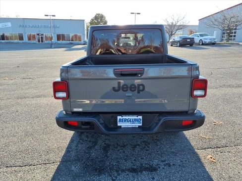 Used 2023 Jeep Gladiator Sport image 13