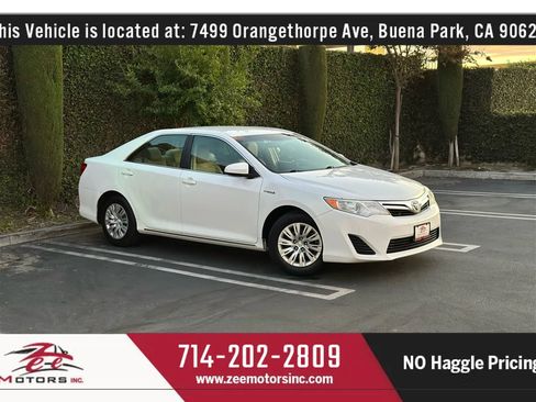 Used 2014 Toyota Camry LE image 1