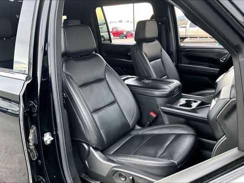 Used 2024 Chevrolet Suburban LT image 7