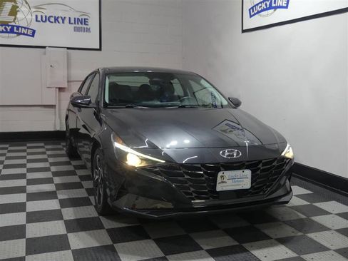 Used 2021 Hyundai Elantra SEL w/ Convenience + Premium Package FWD image 5