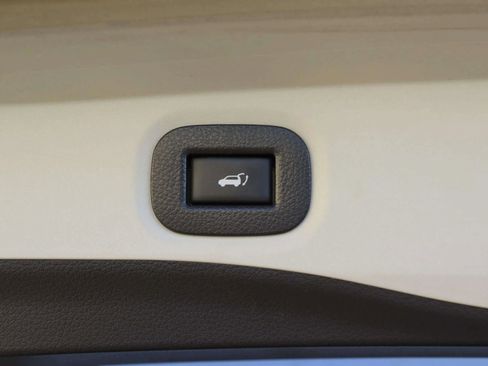 Used 2019 Nissan Rogue SV w/ Premium Package image 29