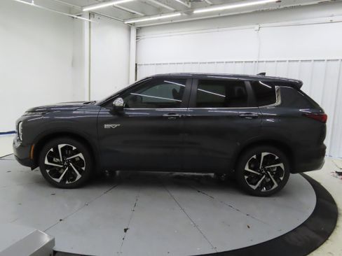 New 2025 Mitsubishi Outlander SE image 6
