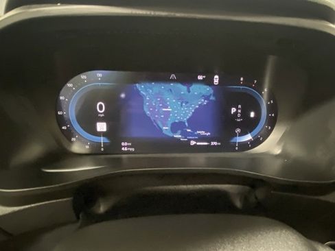 Used 2025 Volvo XC40 B5 Core image 16