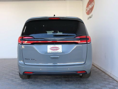 Used 2023 Chrysler Pacifica Touring-L w/ S Appearance Package FWD image 6