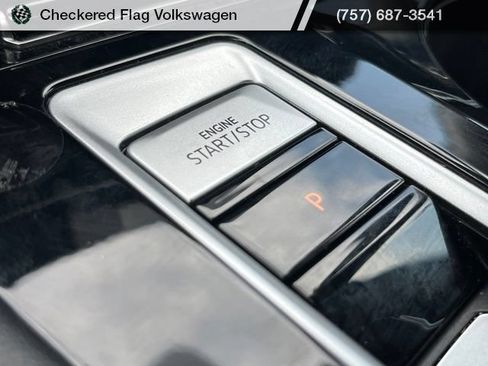 Used 2025 Volkswagen Atlas SE FWD image 43