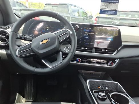 New 2026 Chevrolet Equinox LT w/ Convenience Package II FWD image 13