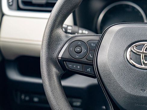 Used 2020 Toyota RAV4 XLE image 20