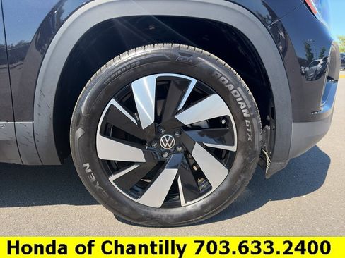Used 2024 Volkswagen Atlas Cross Sport SE AWD/4WD image 32