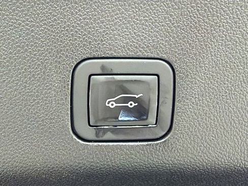 Used 2026 Chevrolet Suburban High Country AWD/4WD image 14