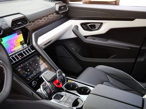 Used 2024 Lamborghini Urus S AWD/4WD image 16