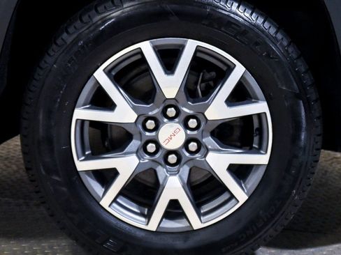 Used 2023 GMC Acadia SLT image 12