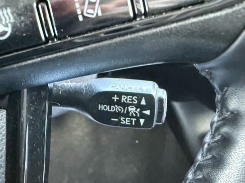 Used 2022 Toyota Prius XLE image 28