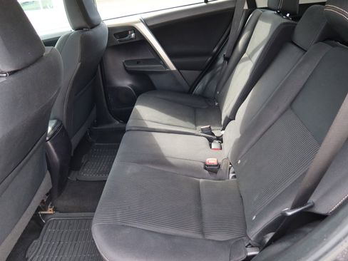 Used 2015 Toyota RAV4 XLE FWD image 17