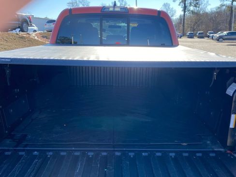 Used 2016 Toyota Tacoma SR image 10