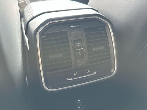 Used 2020 Porsche Macan S image 27