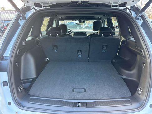 New 2025 Jeep Grand Cherokee Altitude image 4