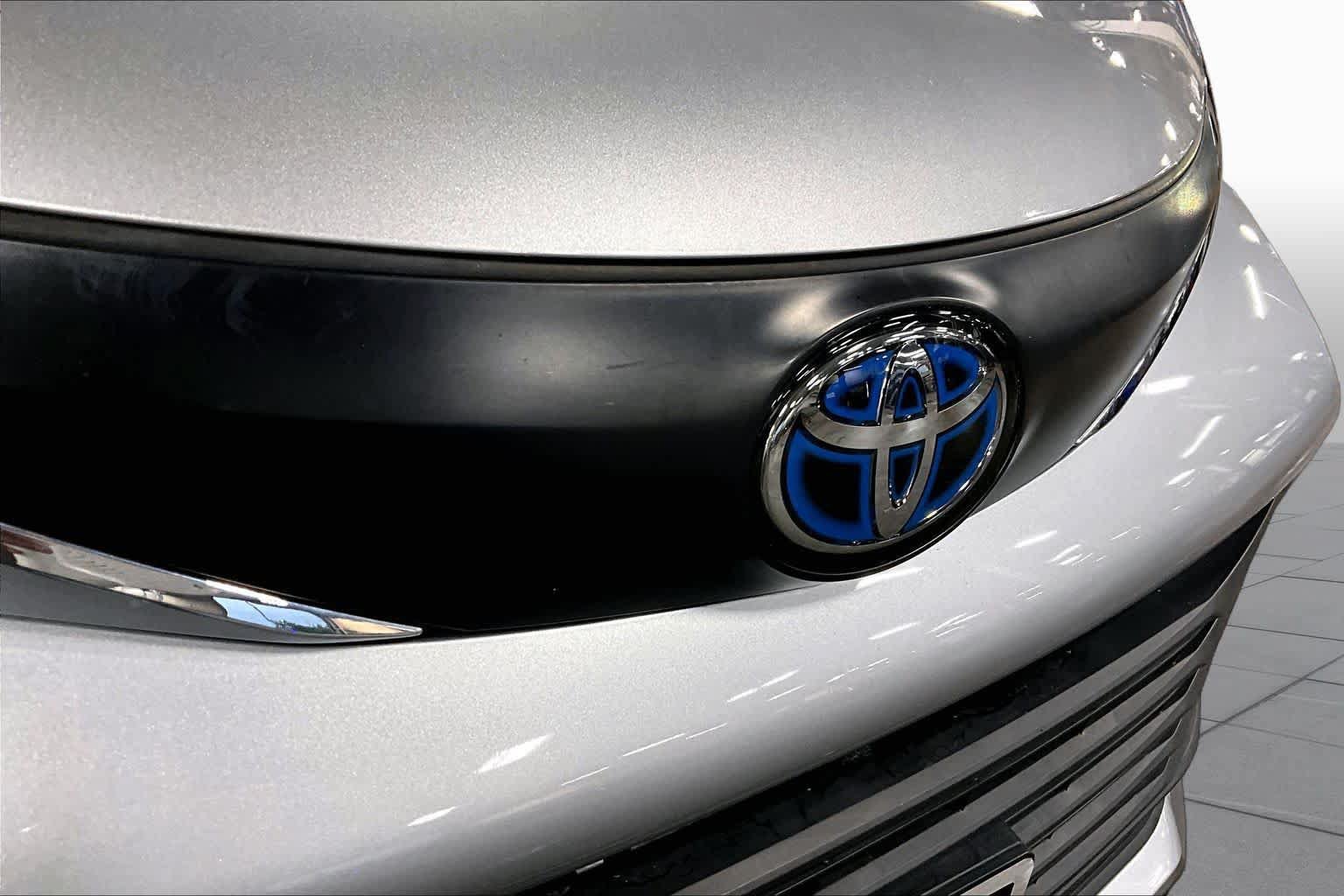 Certified 2024 Toyota Sienna LE FWD image 28