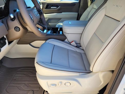 New 2026 GMC Yukon XL Denali w/ Denali Reserve Package image 8