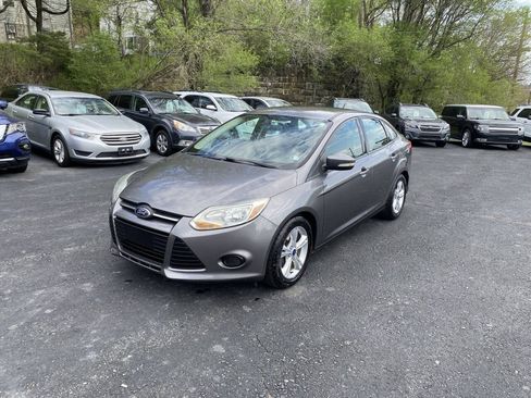 Used 2014 Ford Focus SE FWD image 1