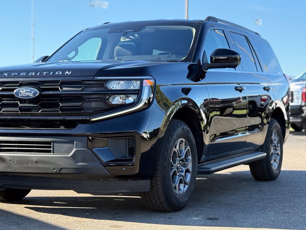 Used 2025 Ford Expedition Active AWD/4WD image 36