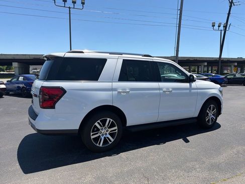 Used 2024 Ford Expedition Limited AWD/4WD image 4