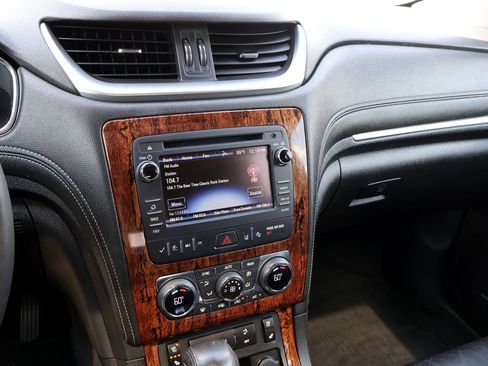 Used 2014 Chevrolet Traverse LTZ FWD image 22