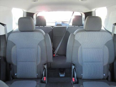 Used 2021 Chevrolet Traverse LT w/ LPO, Blackout Package image 28