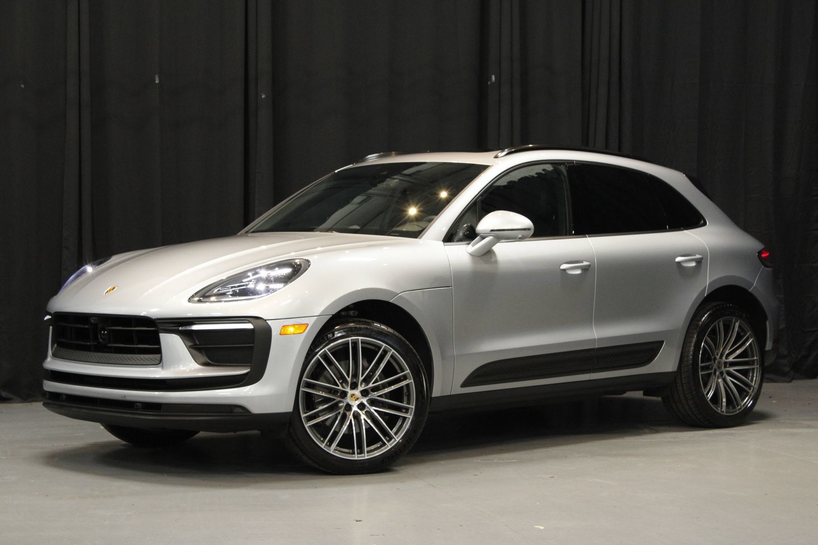 Certified 2026 Porsche Macan AWD/4WD image 1