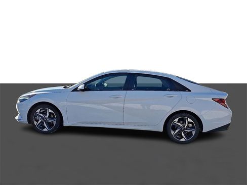 Used 2023 Hyundai Elantra SEL w/ Convenience Package image 4